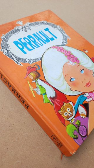 Libro de Cuentos Vintage