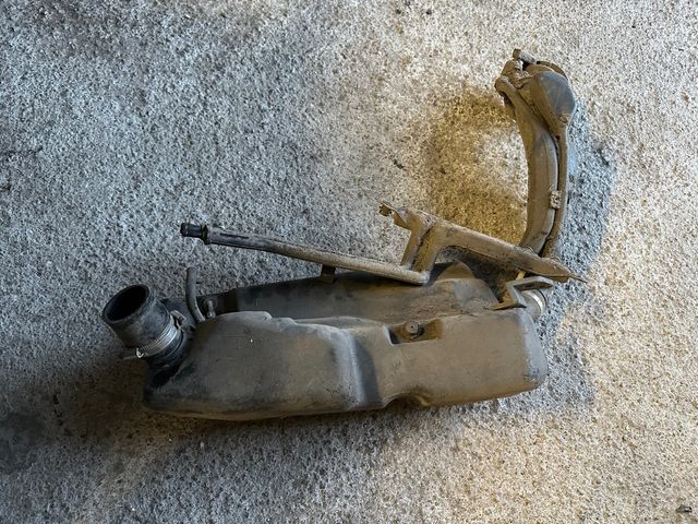 deposito de reserva clio 1.8 16v