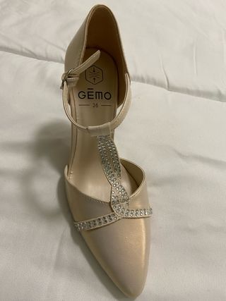 Zapatos salón nude satinado