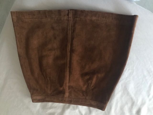 Faldilla de ante con botones delanteros