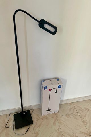 Lámpara de pie regulable