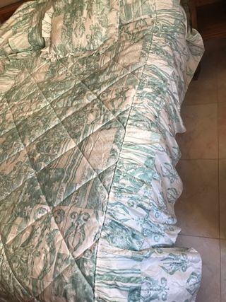 Colcha edredón de volantes con cojín