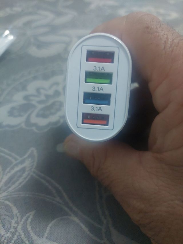 Cargador mobil 4 puertos