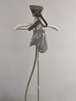 Plancha CASI NUEVA  de vapor vertical Philips