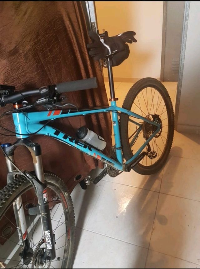 Bicicleta trekking Rockshock