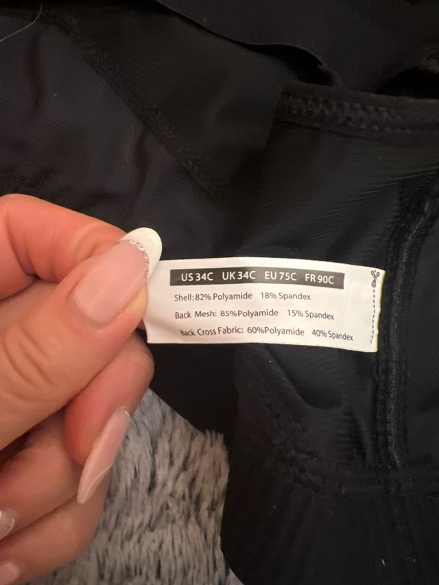 Sujetador quirúrgico con cierre delantero