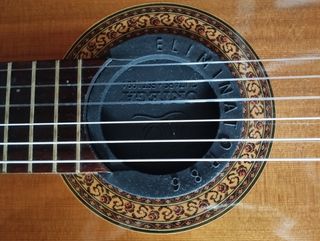 GUITARRA ESPAÑOLA ADMIRA+ESTUCHE+TAPA ANTIACOPLES