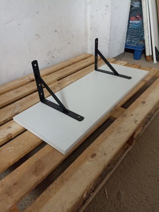 Baldas blancas con escuadras