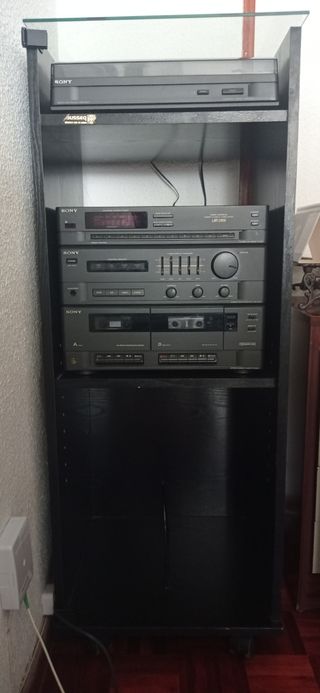 Minicadena años 80 Sony con mueble