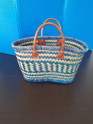 Cesta de minbre artesanal