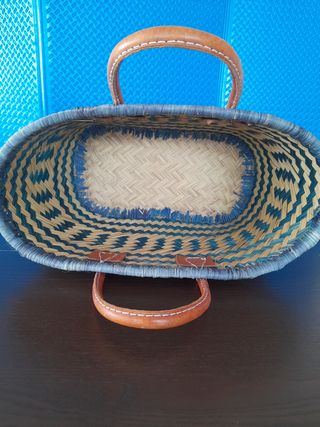 Cesta de minbre artesanal