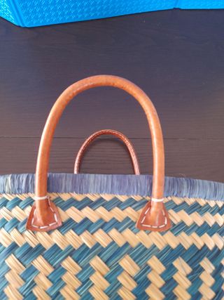 Cesta de minbre artesanal