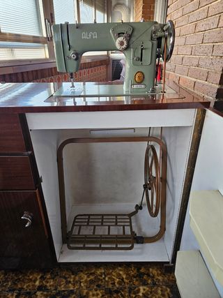 Máquina de coser Alfa