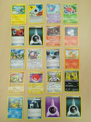 Lote de 147 cartas Pokemon.