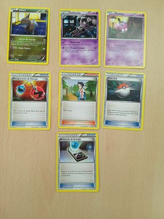 Lote de 147 cartas Pokemon.