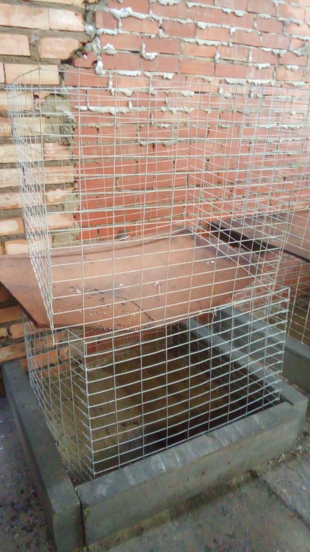 Jaulas y correderas de gallos de pelea