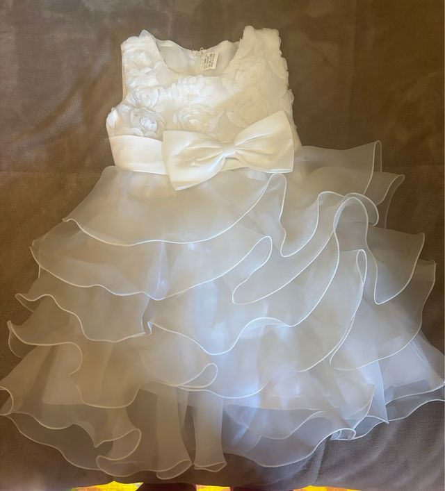 Vestito da ragazza nuovo