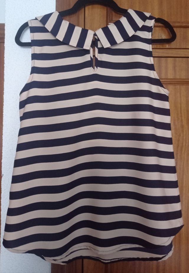 Top rayas,lazo frontal azul y beige, Primark.