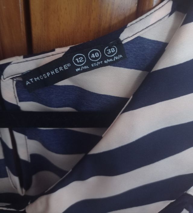 Top rayas,lazo frontal azul y beige, Primark.