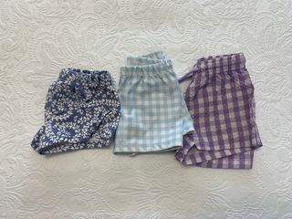 Se venden 3 bañadores. Talla 12-24 meses