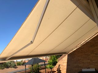 Toldo eléctrico encofrado - 4,5m ancho x 3m largo