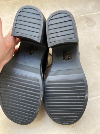 Zapatos de tacón con cordones de charol Marypaz