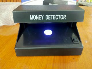 Rilevatore banconote false