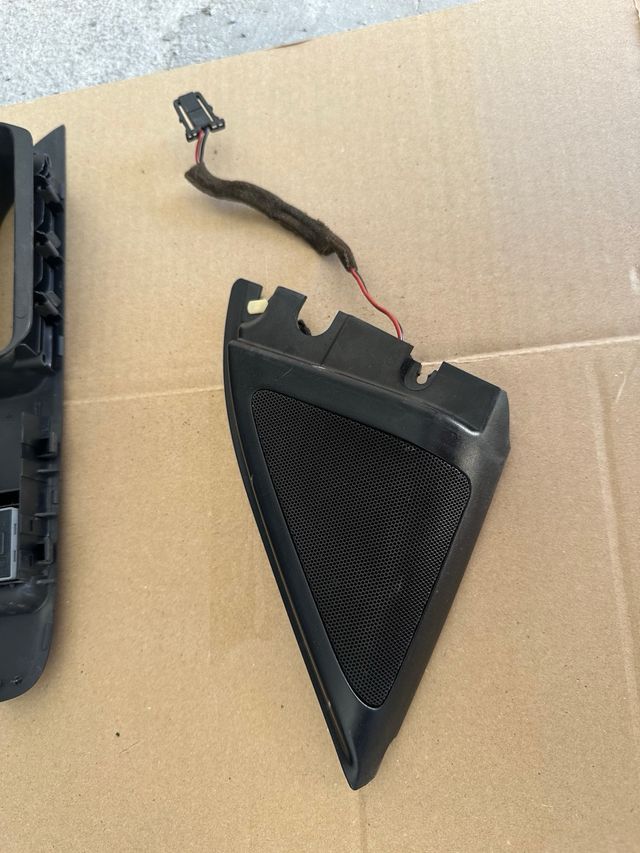 Carcasa con altavoz puerta seat ibiza 6 l