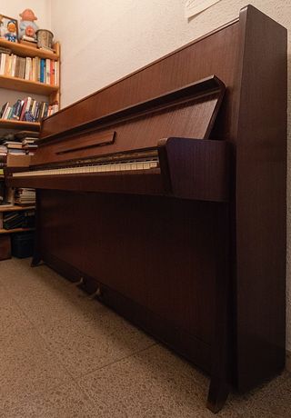 Piano Petrof