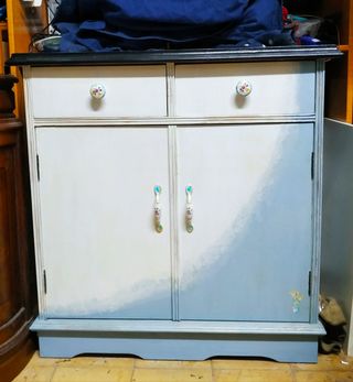 Cómoda de dos puertas