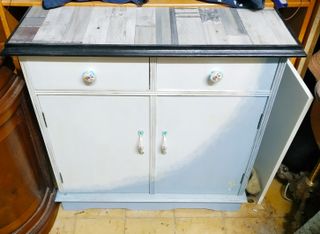 Cómoda de dos puertas