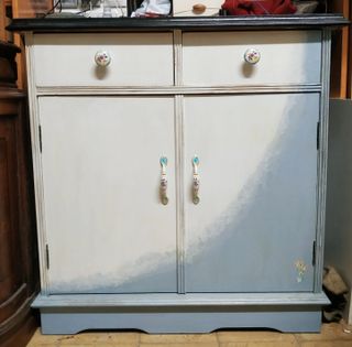 Cómoda de dos puertas