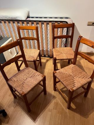 Sillas madera y esparto