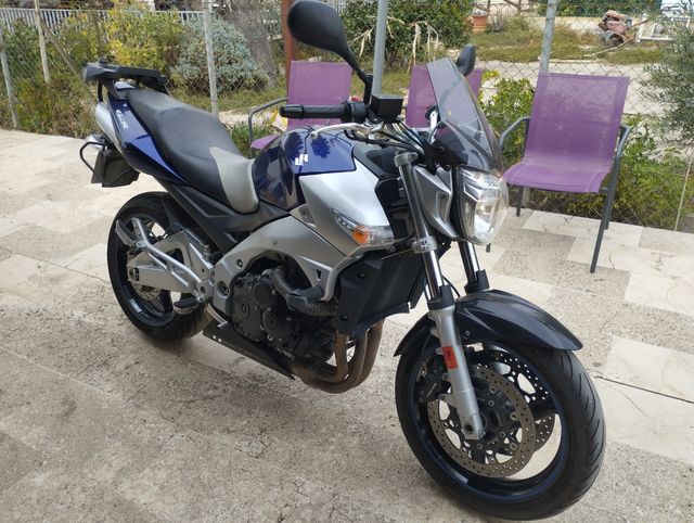 Moto Suzuki gsr 600