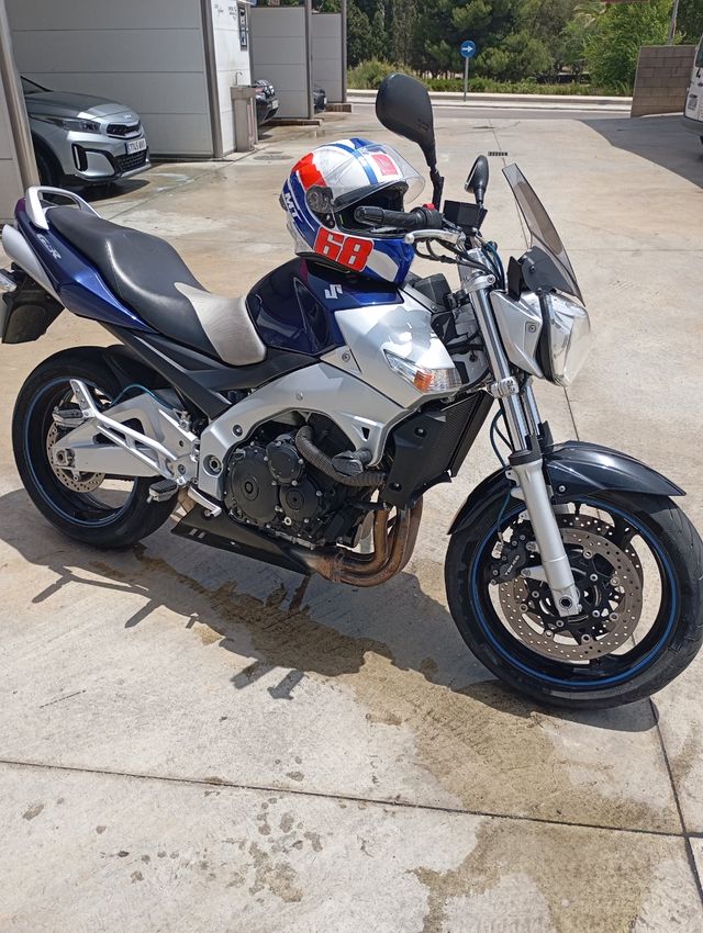 Moto Suzuki gsr 600
