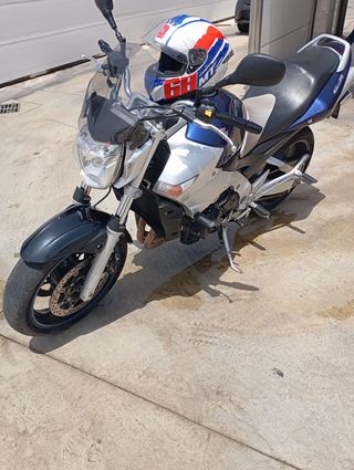 Moto Suzuki gsr 600