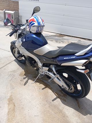 Moto Suzuki gsr 600