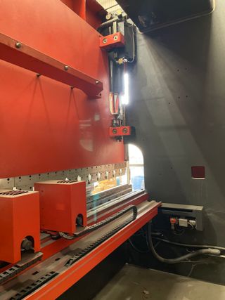 PLEGADORA AMADA NMP 220 - 40