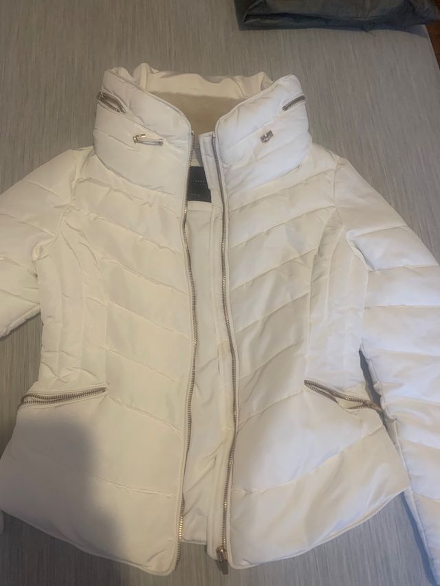 Plumifero entallado Zara