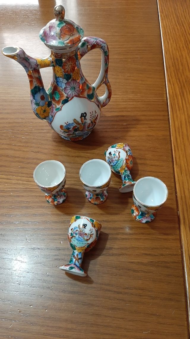  Caffettiera con 5 bicchierini da collez