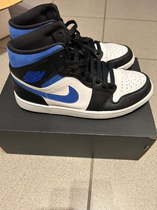 Nike air jordan black and blue