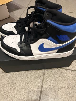 Nike air jordan black and blue