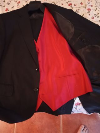 Traje talla L negro.