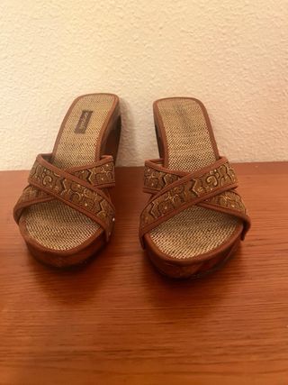 Zuecos madera vestir. Talla 37