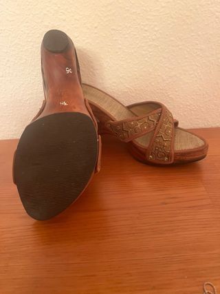 Zuecos madera vestir. Talla 37