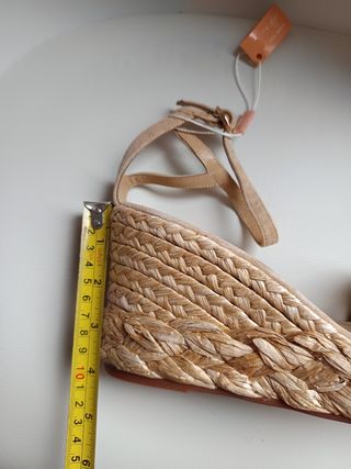 Sandalia cuña 41 ALMA EN PENA NUEVAS