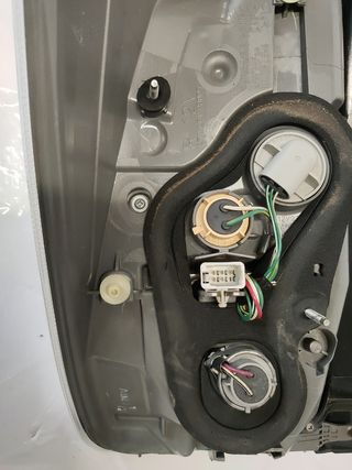 ✅PILOTO TRASERO DERECHO TOYOTA PRIUS '08