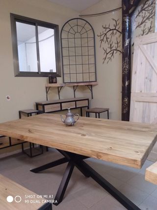 Muebles y mesas a medida 