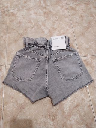 Pantalón vaquero corto estrenar Bershka