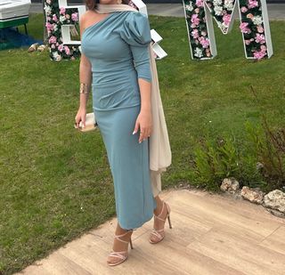 Vestido midi para invitada.